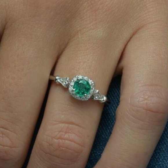 lab created emerald ring - Picture 4 of 4
